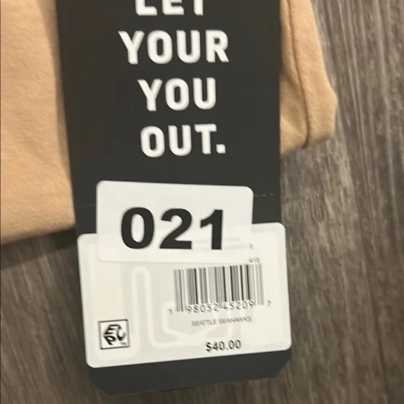 New 47 Tan color Seattle Seahawks Logo Men's Shirt Small - Picture 4 of 4